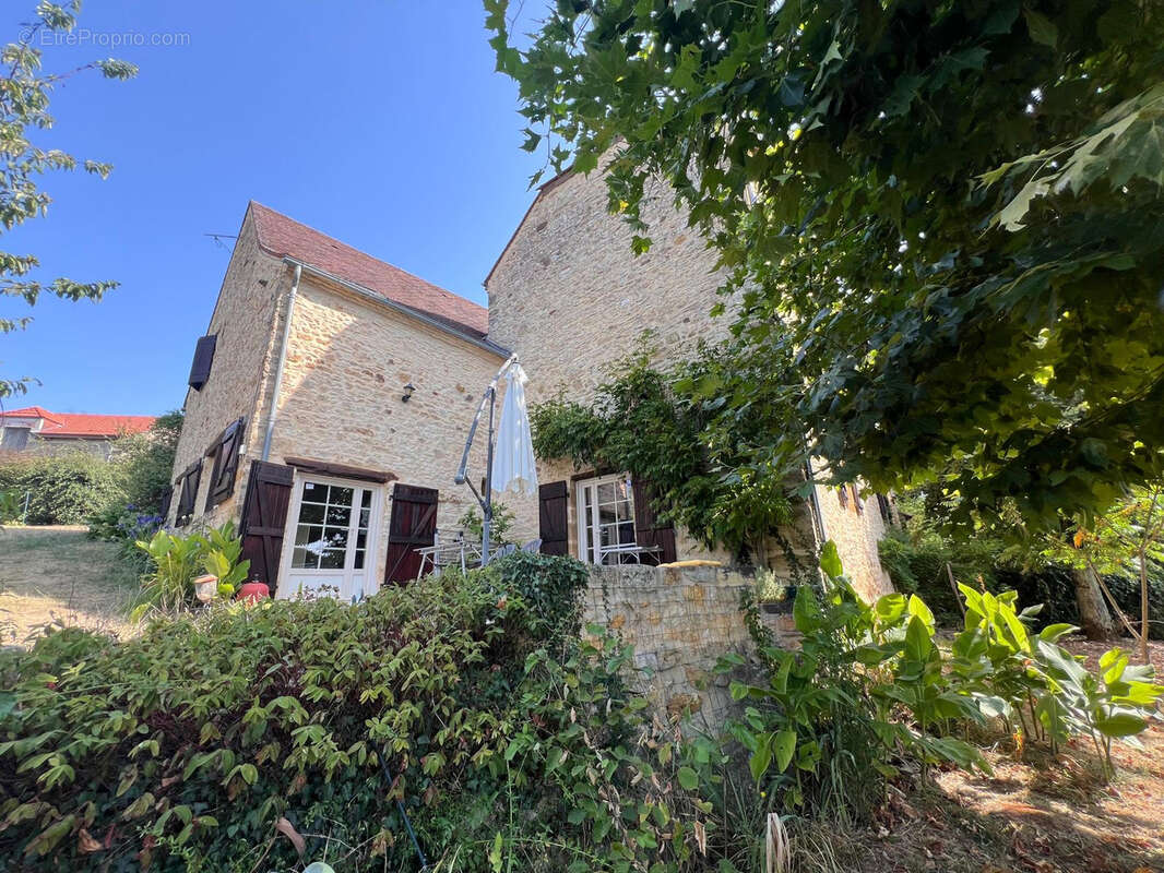 Maison à SALIGNAC-EYVIGUES