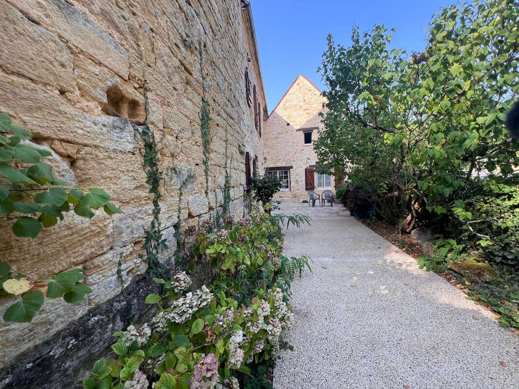 Maison à SALIGNAC-EYVIGUES