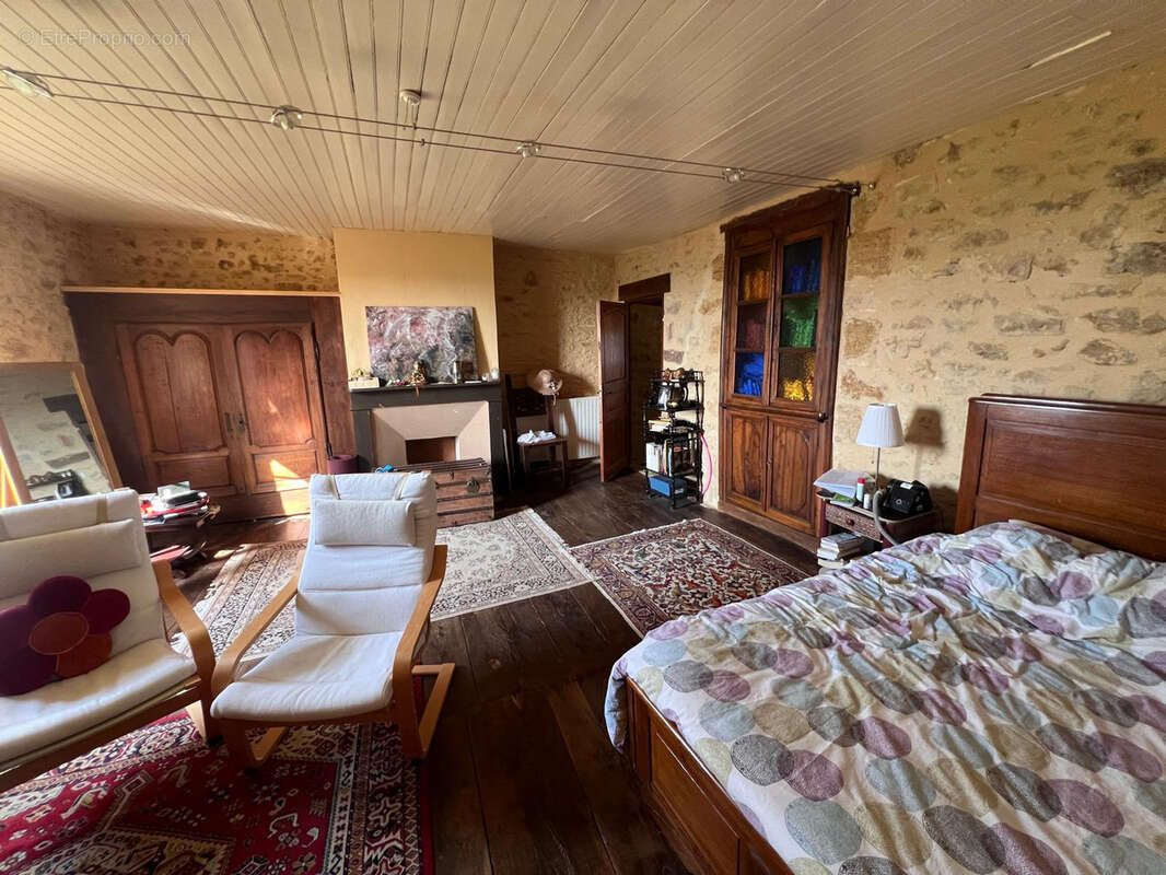 Maison à SALIGNAC-EYVIGUES