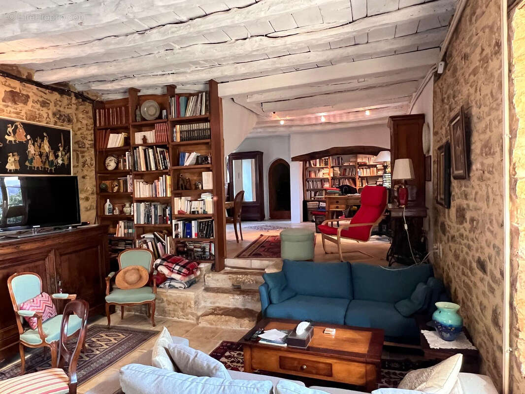 Maison à SALIGNAC-EYVIGUES