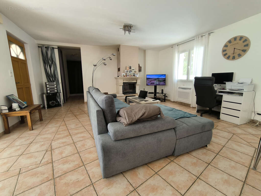 Maison à SAINT-QUENTIN-LA-POTERIE