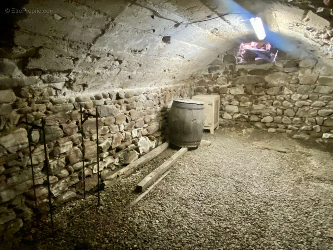 Maison à CHATEL-MONTAGNE