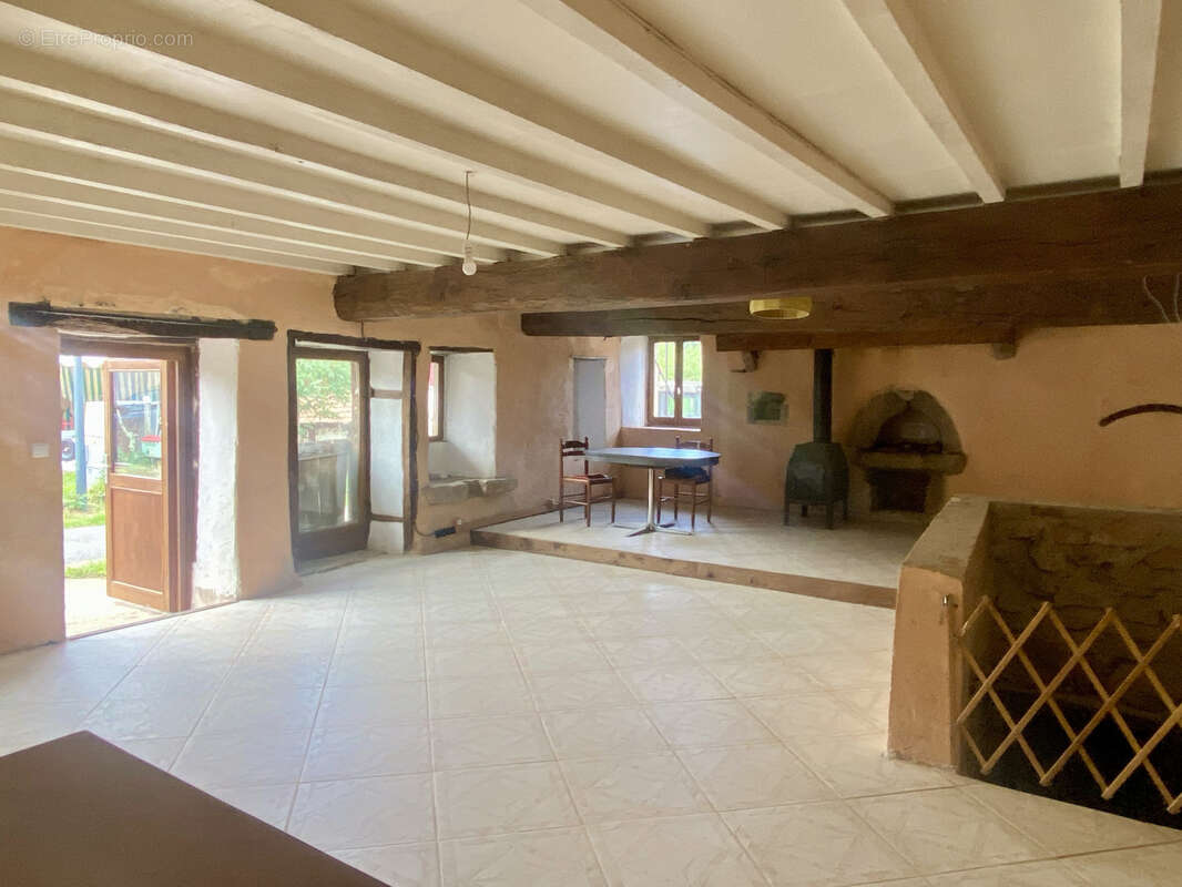 Maison à CHATEL-MONTAGNE