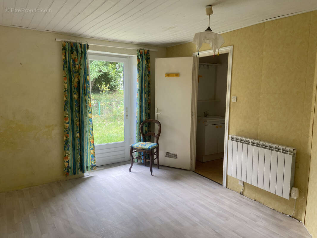 Maison à CHATEL-MONTAGNE