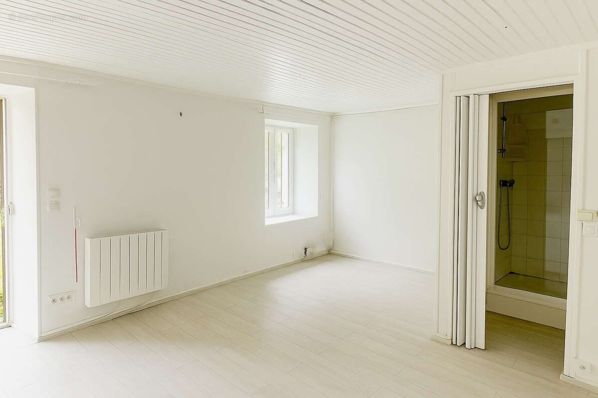 Maison à CHATEL-MONTAGNE