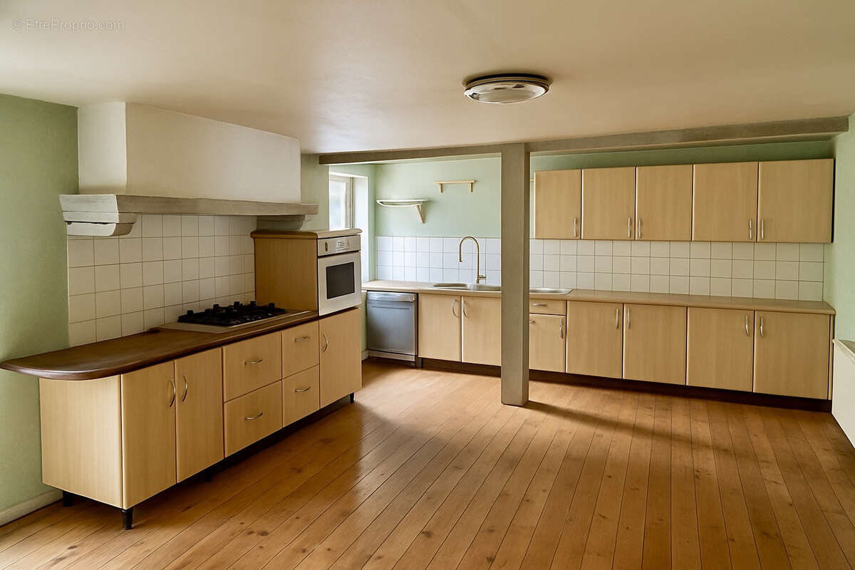 Maison à CHATEL-MONTAGNE