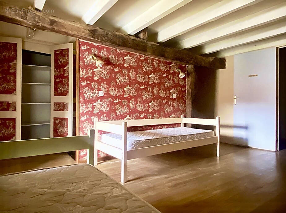 Maison à CHATEL-MONTAGNE