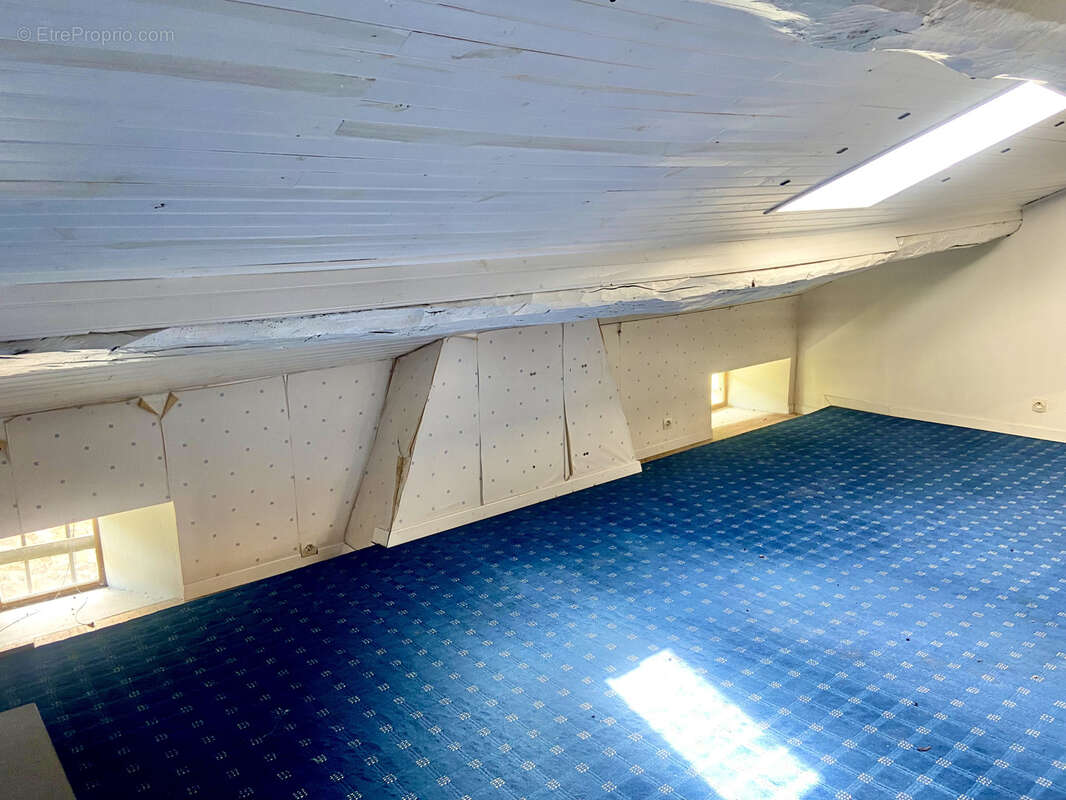 Maison à CHATEL-MONTAGNE