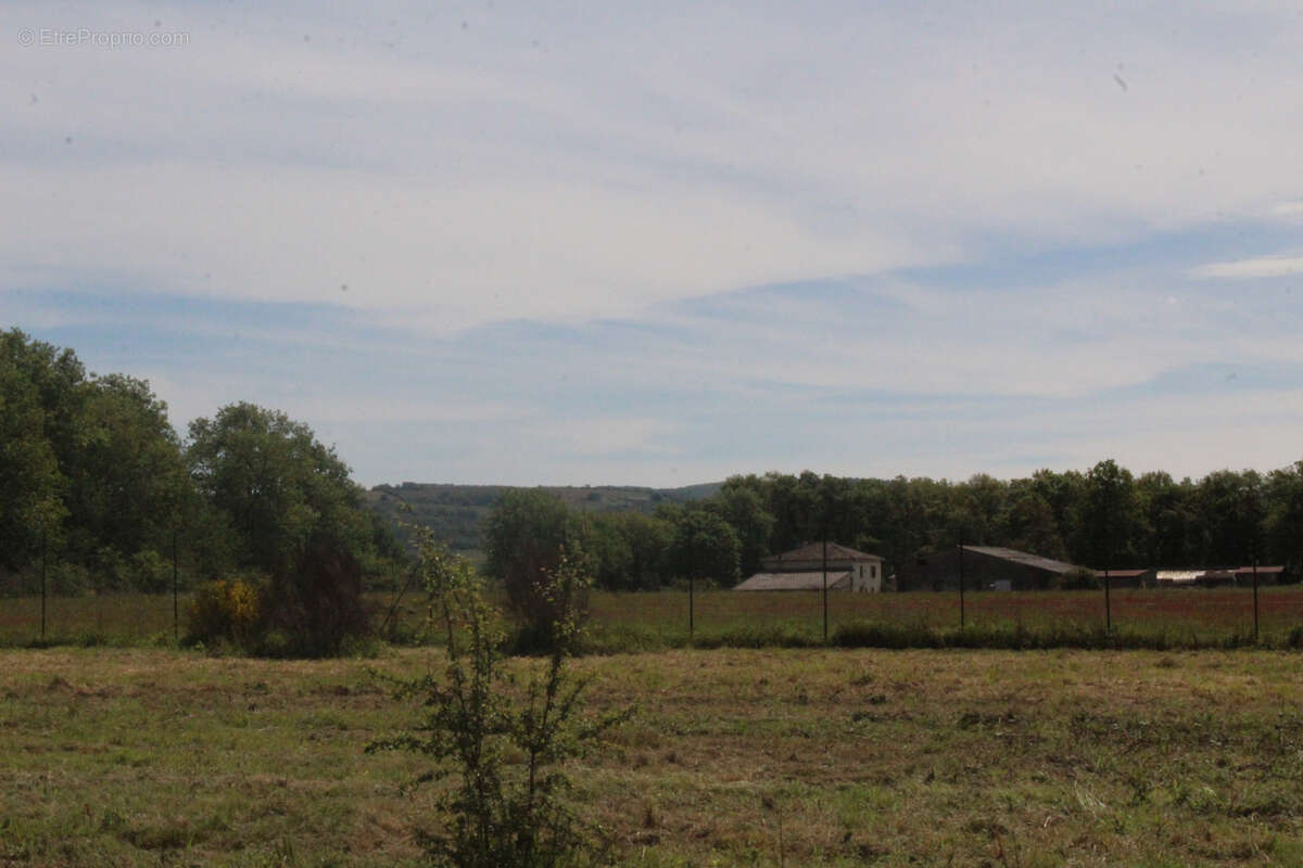 Terrain à PUYGAILLARD-DE-QUERCY