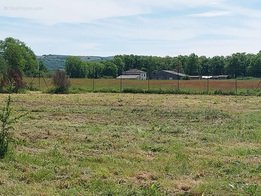 Terrain à PUYGAILLARD-DE-QUERCY