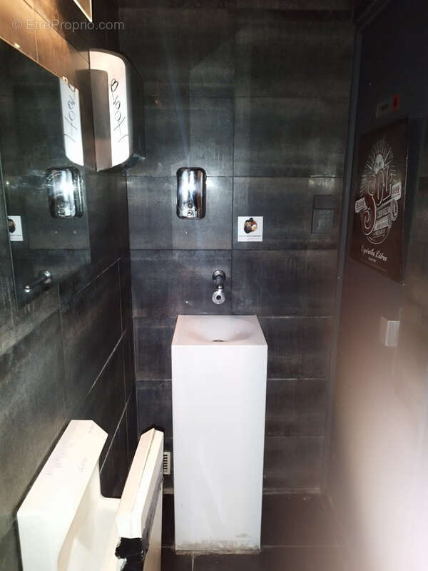 Commerce à PARIS-6E