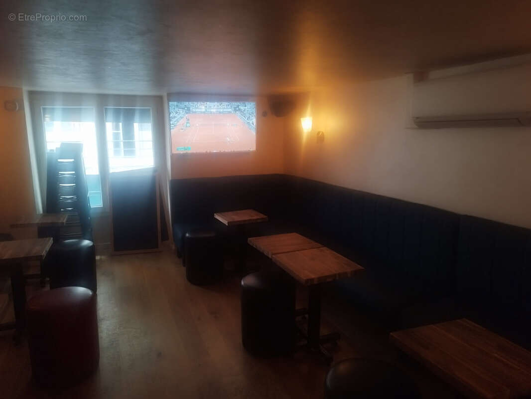 Commerce à PARIS-6E