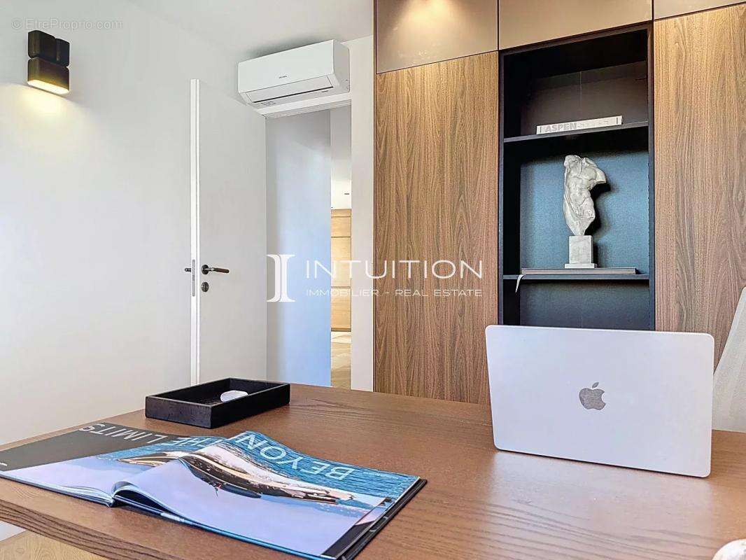 Appartement à SAINT-LAURENT-DU-VAR