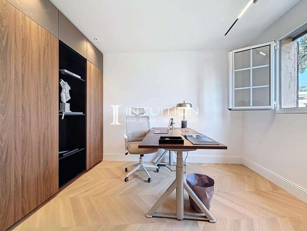 Appartement à SAINT-LAURENT-DU-VAR