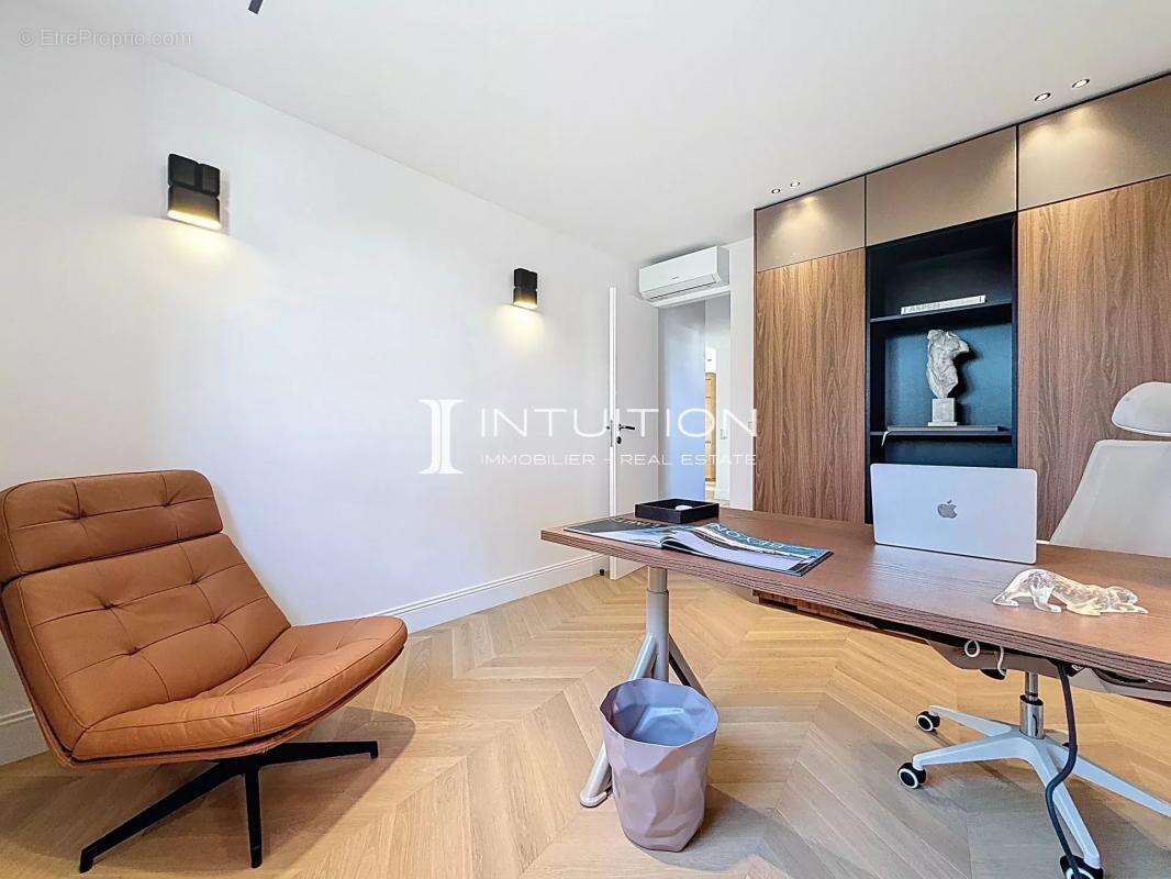 Appartement à SAINT-LAURENT-DU-VAR