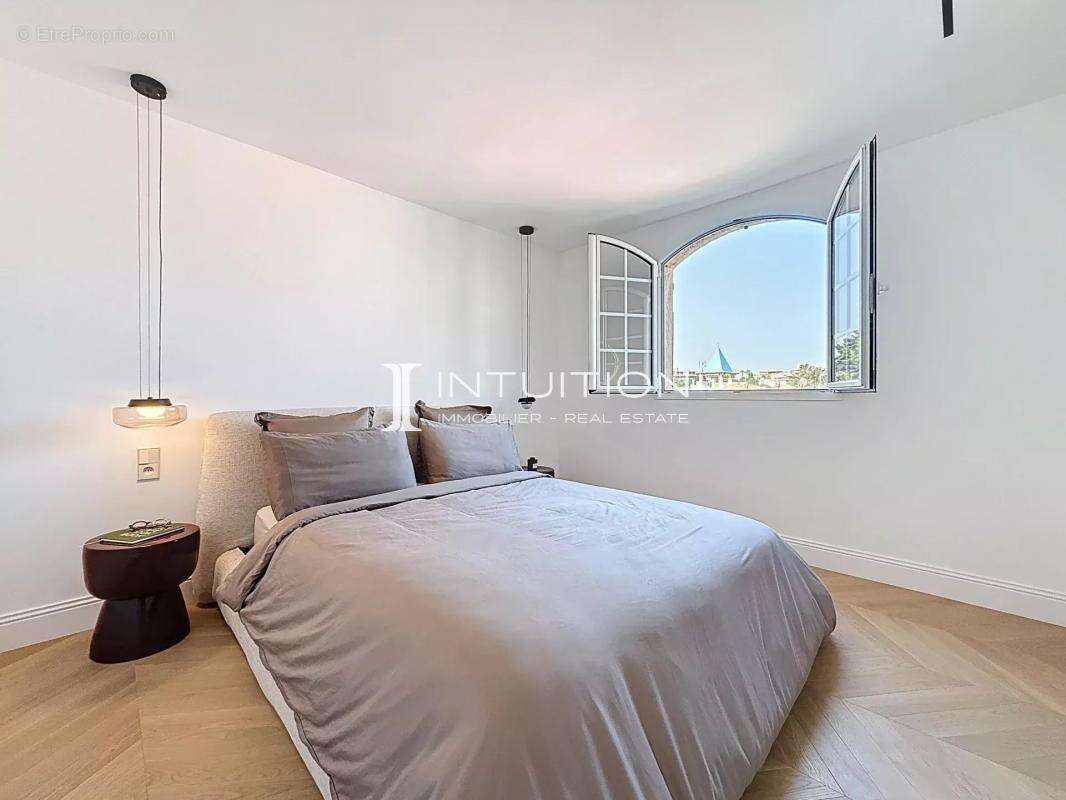 Appartement à SAINT-LAURENT-DU-VAR