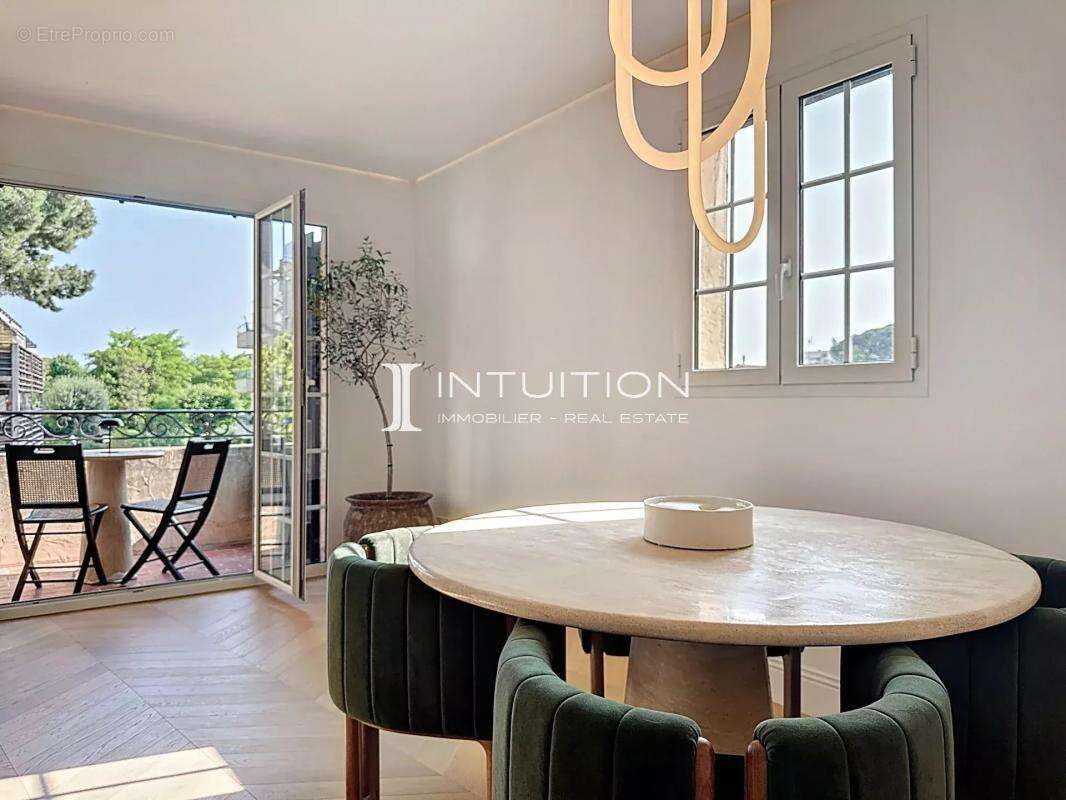 Appartement à SAINT-LAURENT-DU-VAR