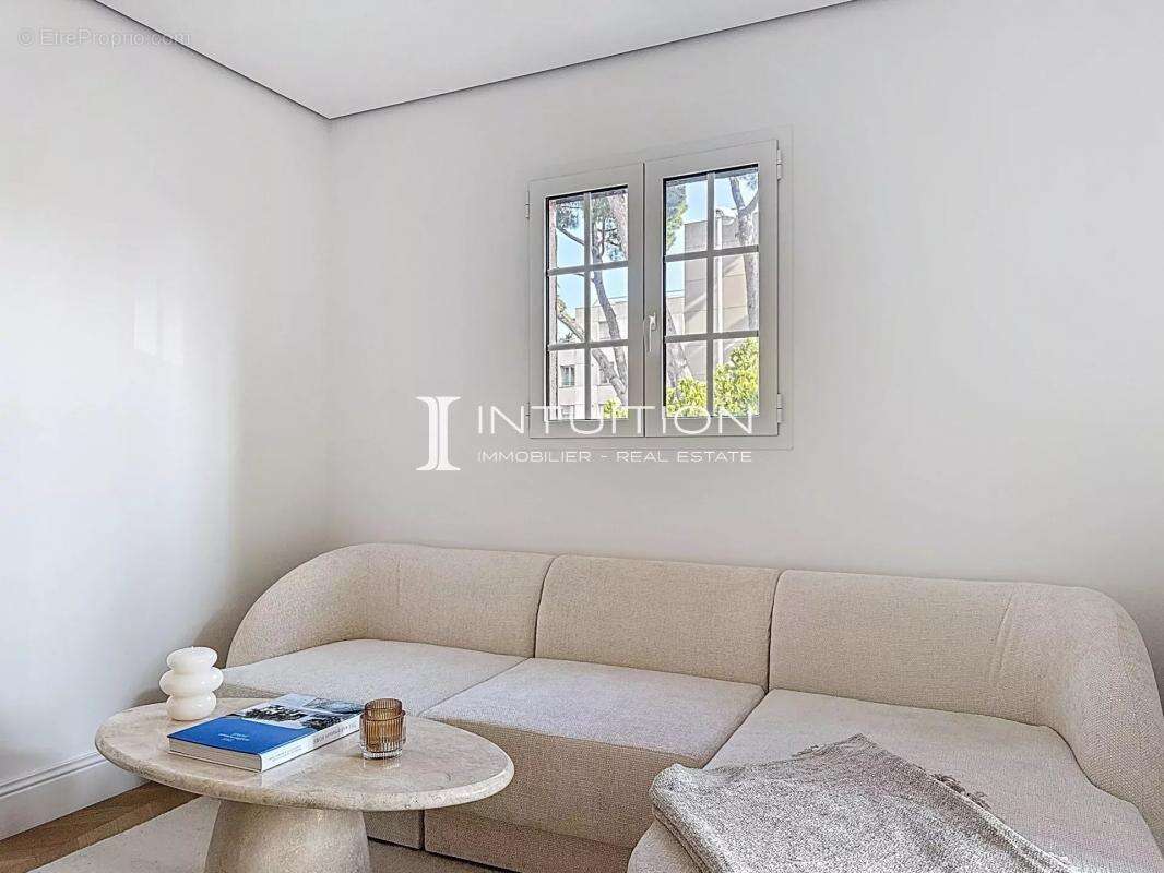 Appartement à SAINT-LAURENT-DU-VAR