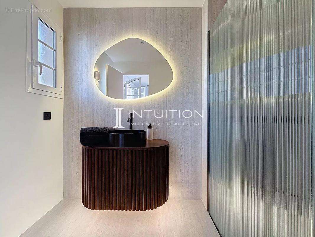 Appartement à SAINT-LAURENT-DU-VAR