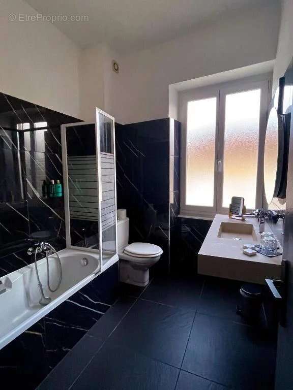 Commerce à MORESTEL