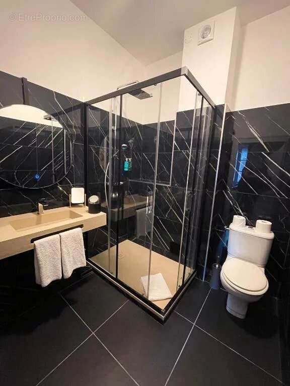 Commerce à MORESTEL