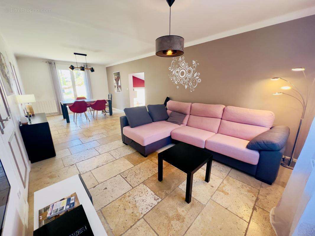 Maison à PERNES-LES-FONTAINES