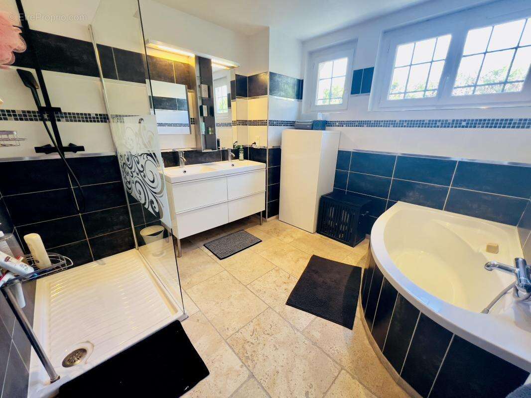 Maison à PERNES-LES-FONTAINES