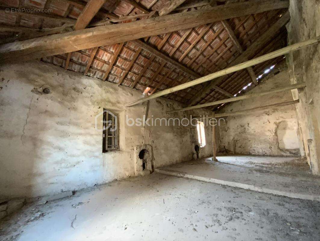 Appartement à LEZAN