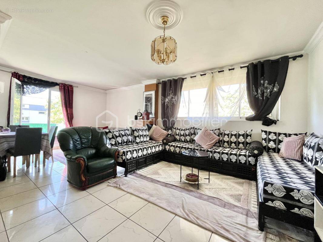 Appartement à SARTROUVILLE