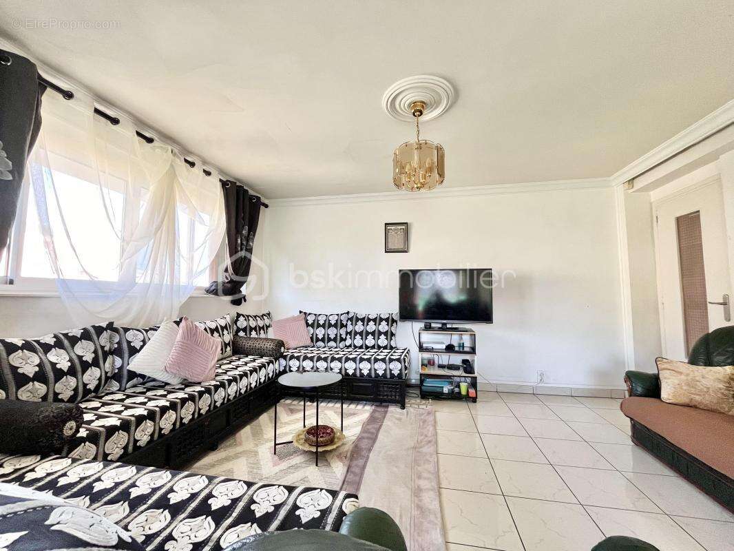 Appartement à SARTROUVILLE