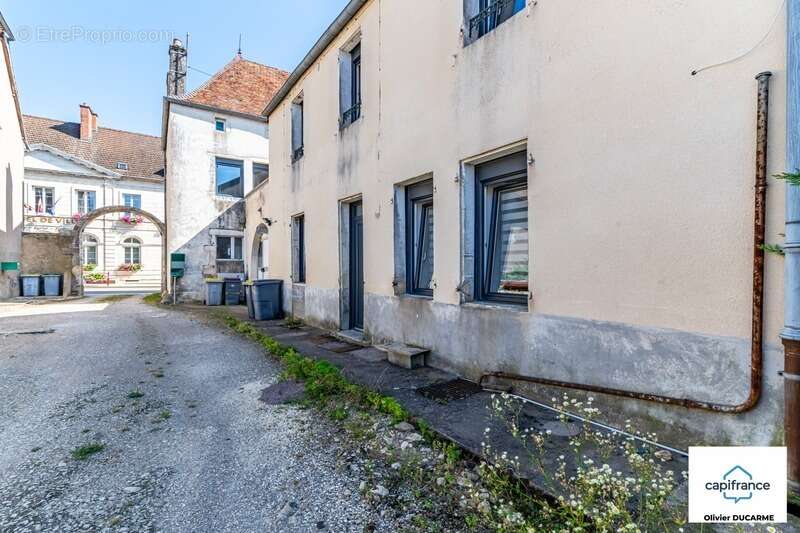 Appartement à MIREBEAU-SUR-BEZE