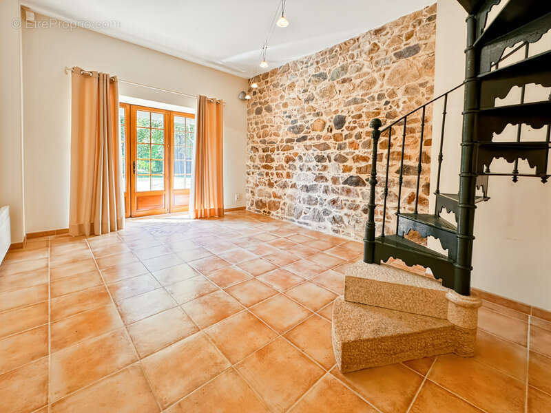 Maison à LA CLAYETTE