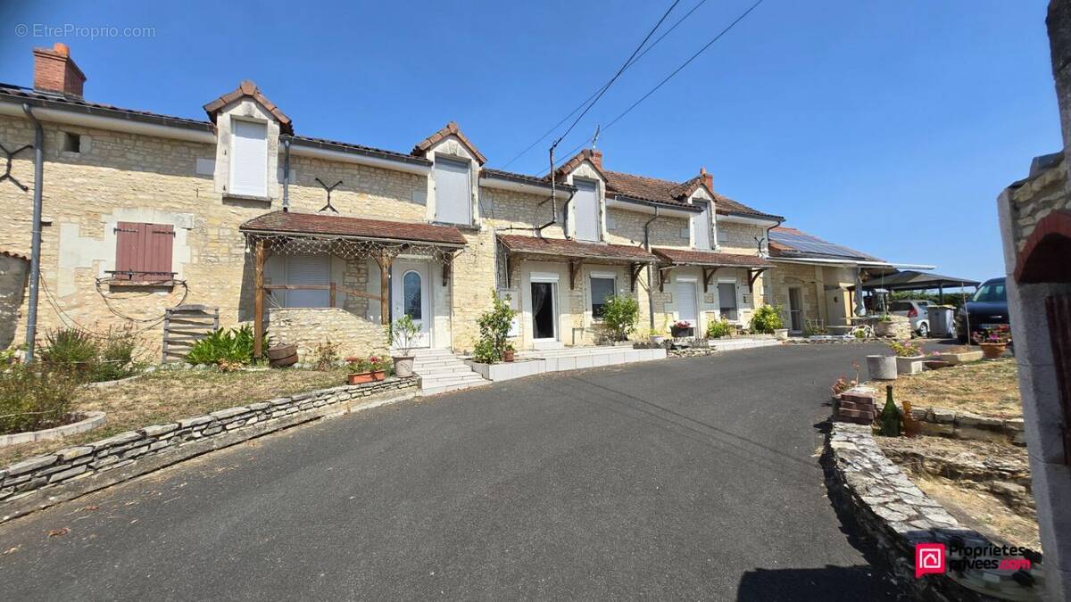 Maison à NUEIL-SOUS-FAYE