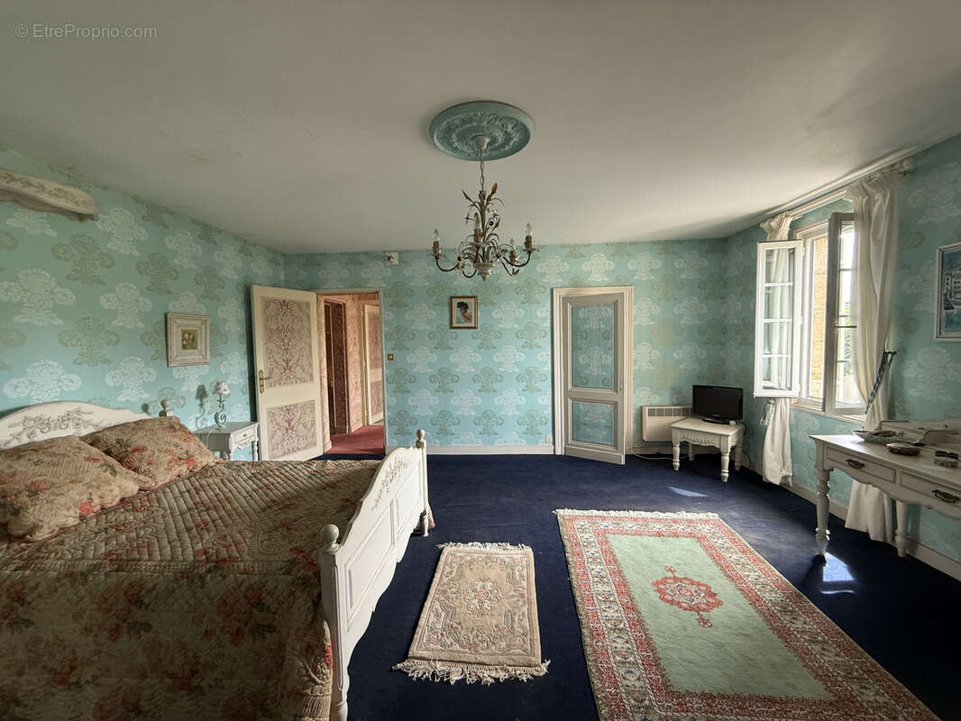 Maison à LES ARTIGUES-DE-LUSSAC