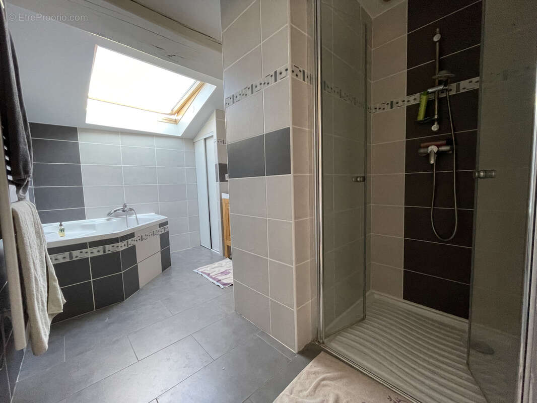 Maison à VILLEMOLAQUE