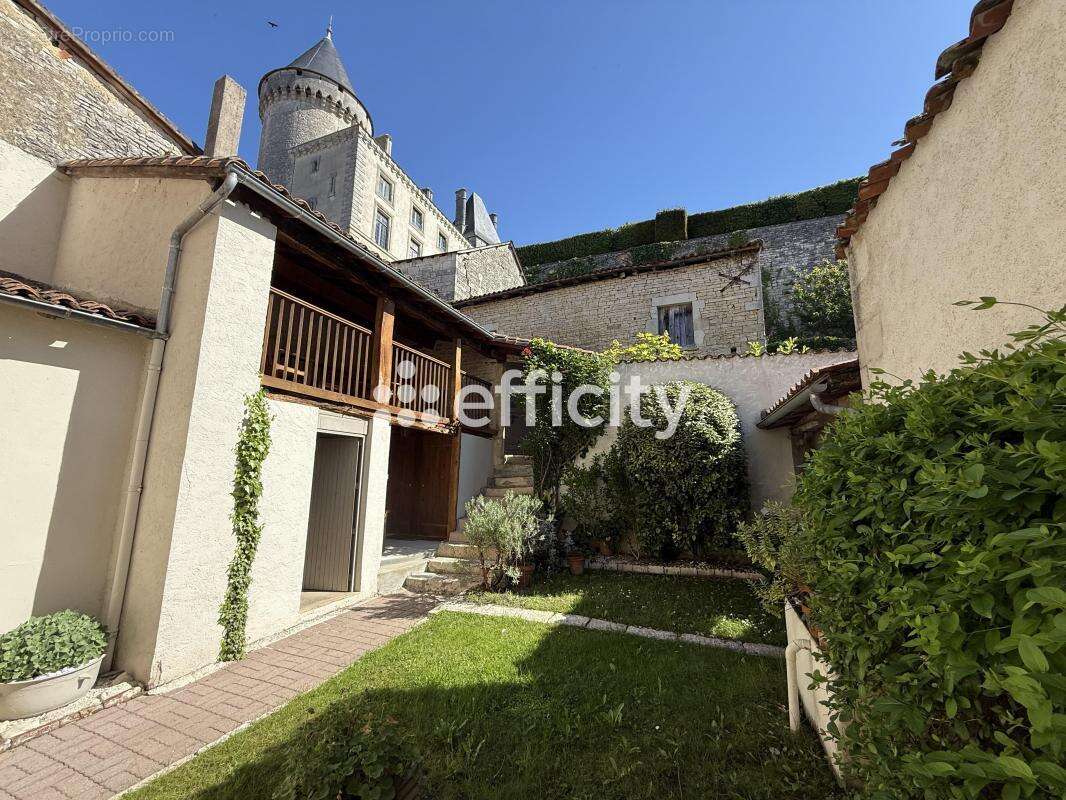 Maison à VERTEUIL-SUR-CHARENTE