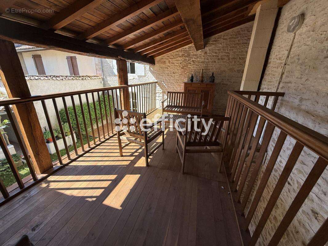 Maison à VERTEUIL-SUR-CHARENTE