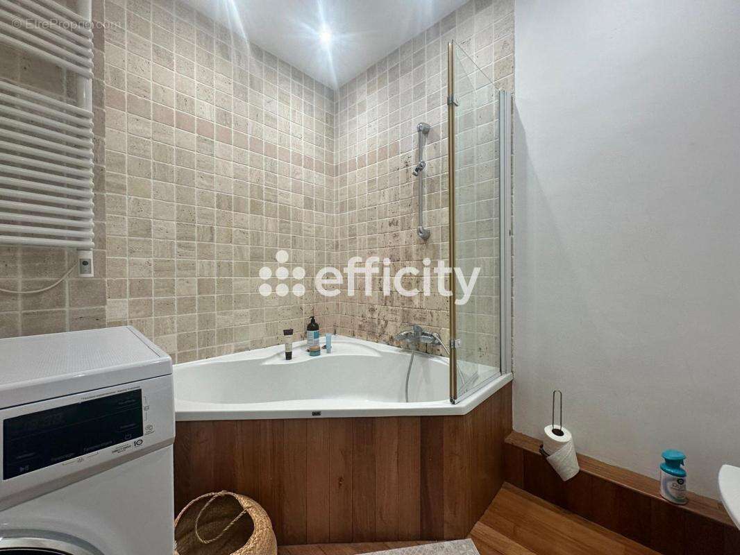 Appartement à PARIS-8E