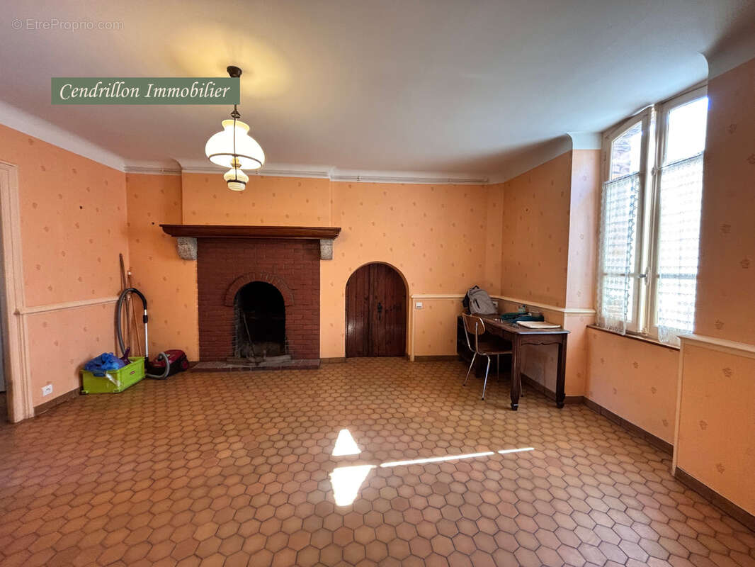 Maison à MONTBOUCHER