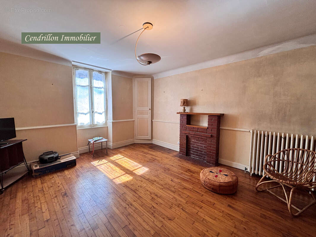 Maison à MONTBOUCHER