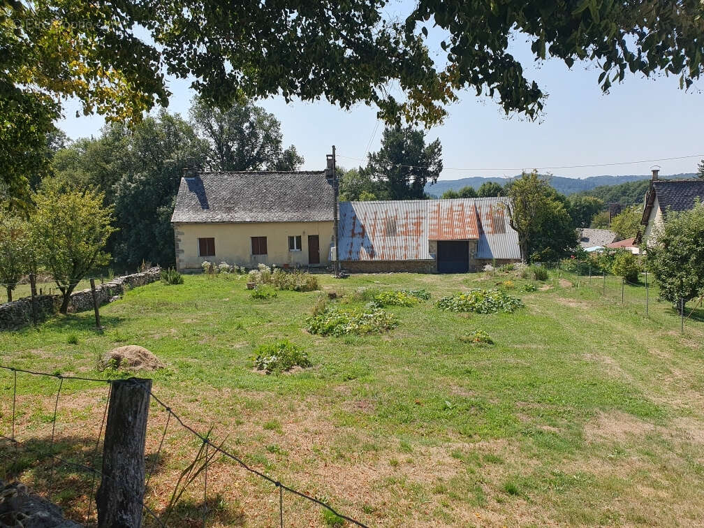 Maison à SAINT-GENIEZ-O-MERLE
