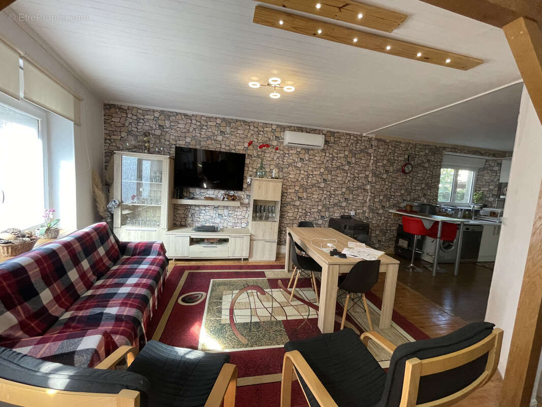 Maison à SAINTE-GENEVIEVE-SUR-ARGENCE