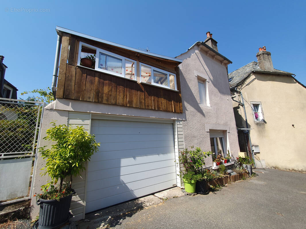 Maison à SAINTE-GENEVIEVE-SUR-ARGENCE