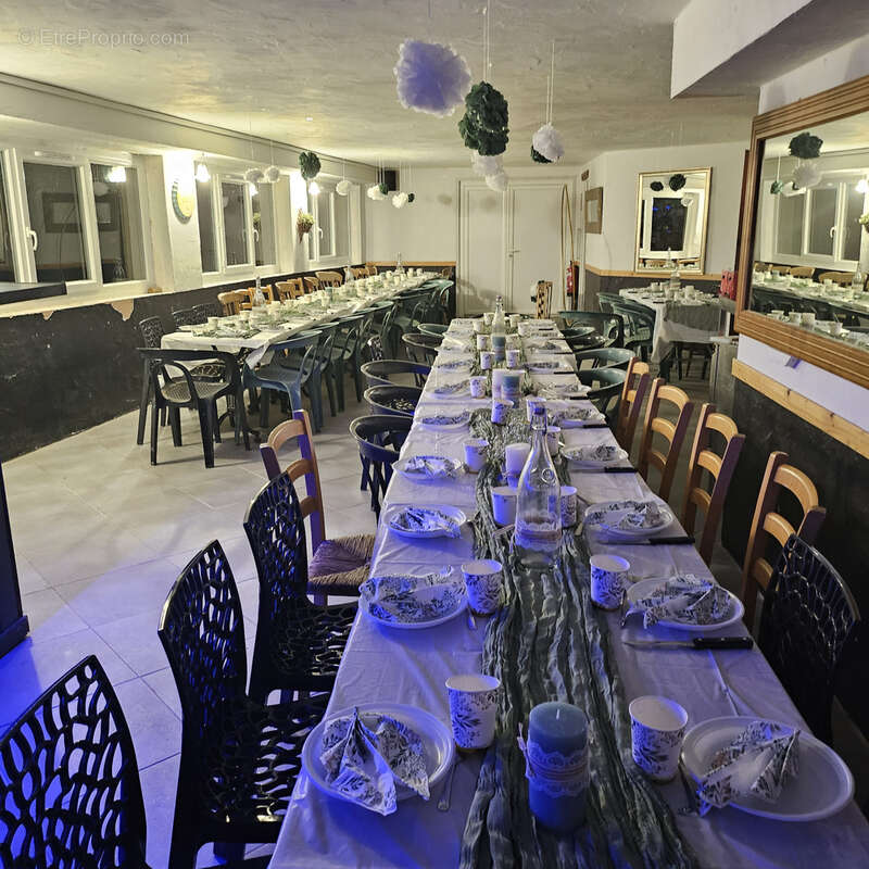 Commerce à PORTES-EN-VALDAINE