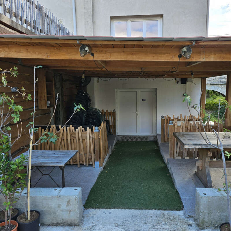 Commerce à PORTES-EN-VALDAINE