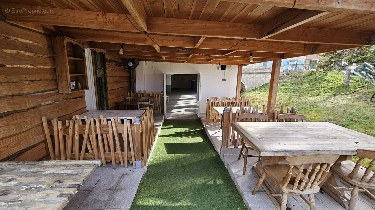 Commerce à PORTES-EN-VALDAINE