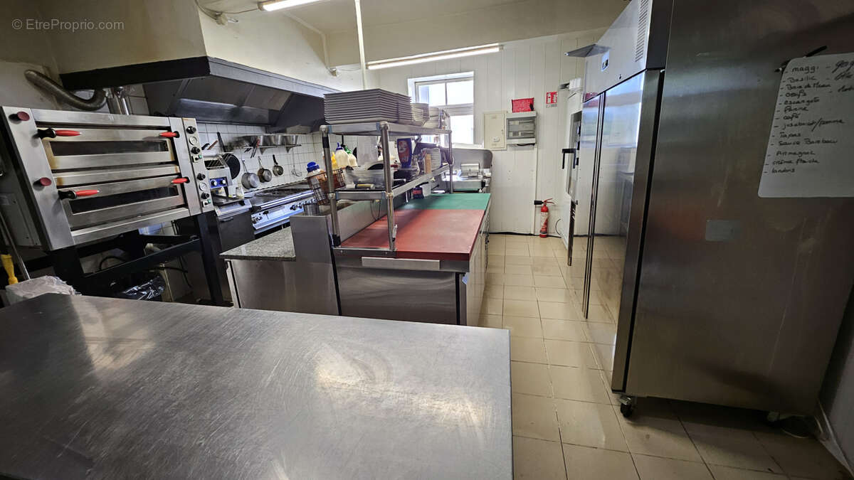 Commerce à PORTES-EN-VALDAINE