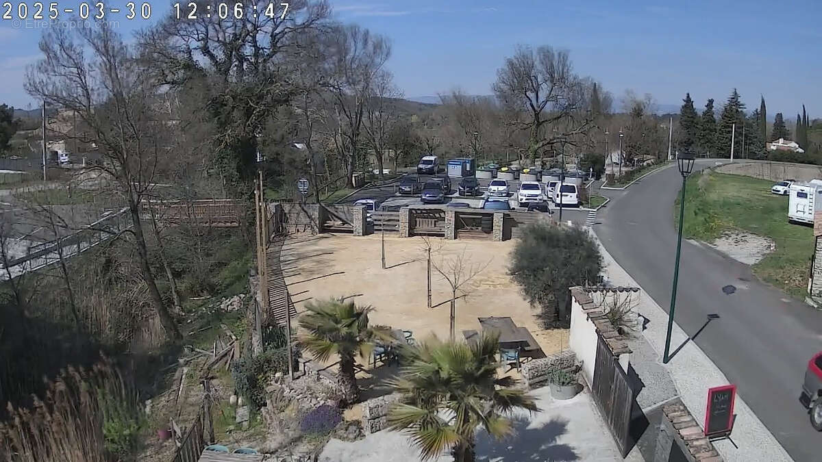 Commerce à PORTES-EN-VALDAINE