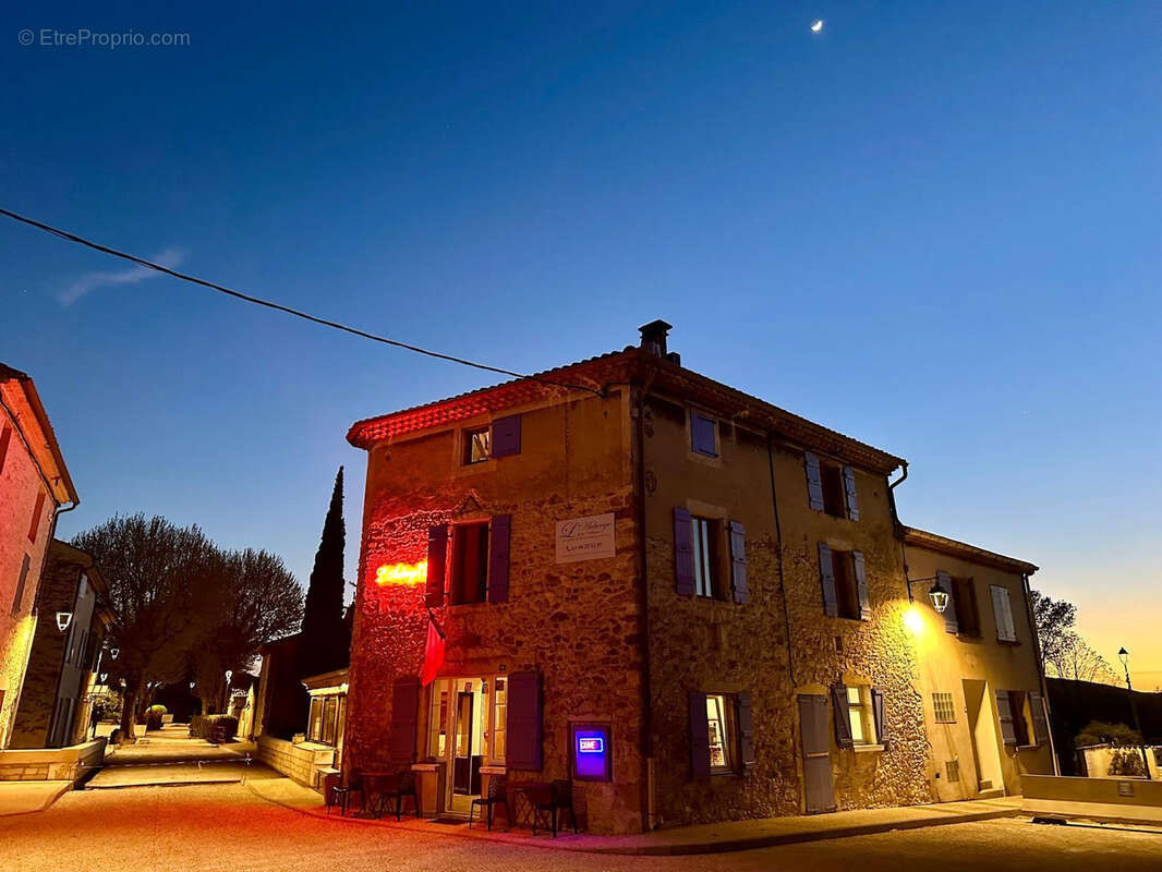 Commerce à PORTES-EN-VALDAINE