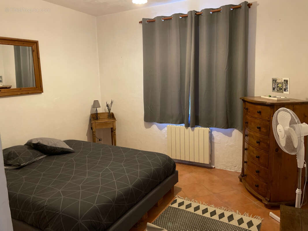 Commerce à PORTES-EN-VALDAINE